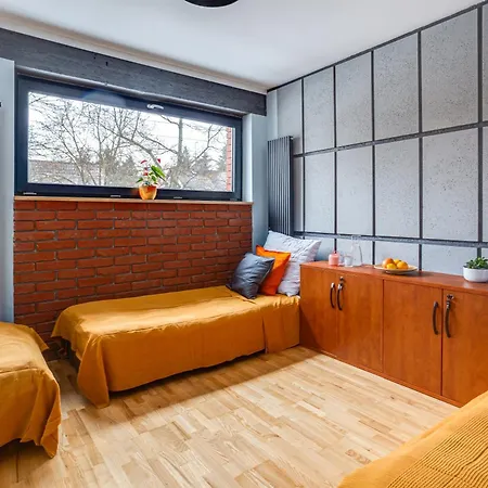 Апартаменти Loftowy Apartament Przy Stawie, Blisko Zoo, Aquaparku I Lasow - Parking Dla 4 Aut Познань